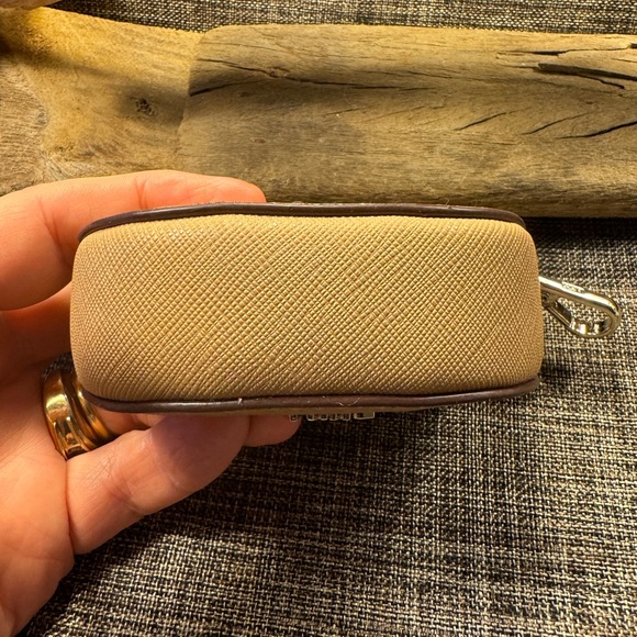 4035-HTT DKNY Brown Grain Faux Leather Zipper Coin -Accessory Bag With Key Hook. - Picture 4 of 6